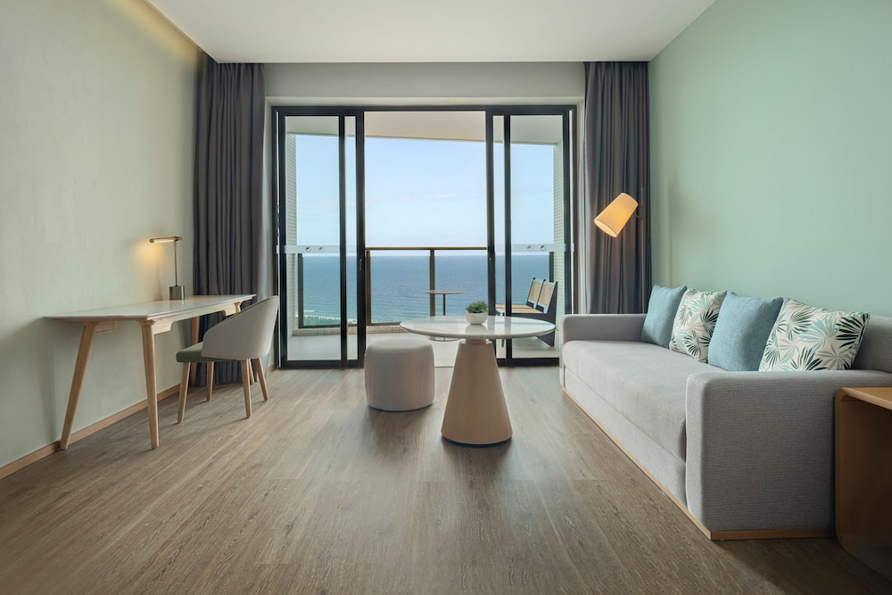 Room, 2 Double Beds, Sea View, Oceanfront photo 3