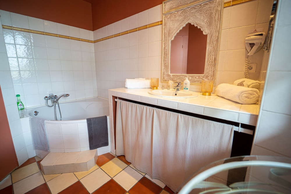Suite, Mountain View (Coup de Foudre no. 26) photo 3
