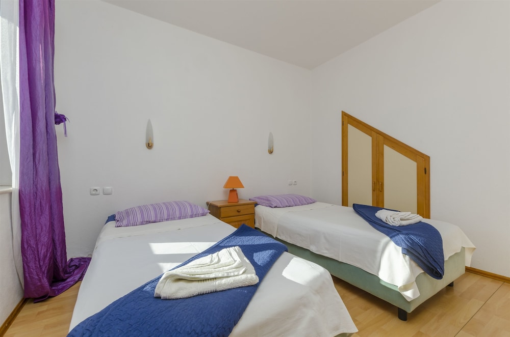 Apartment (A4)