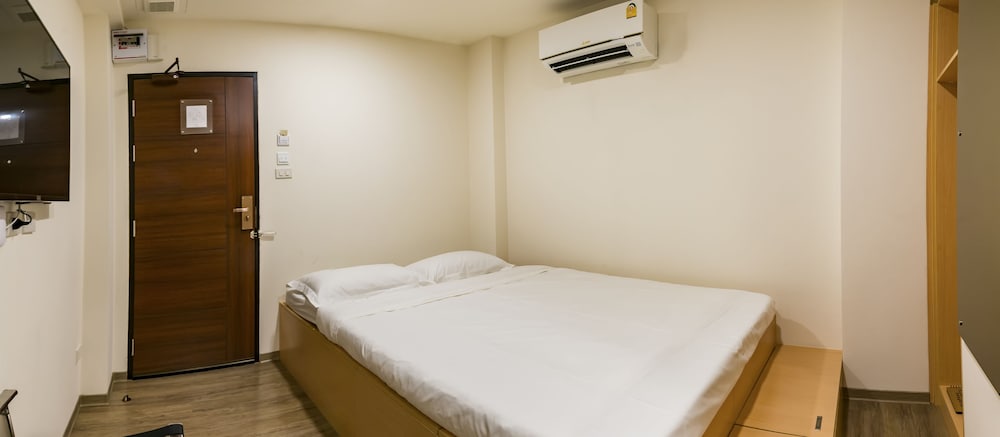 Standard Room, 1 Double Bed, No Windows photo 2