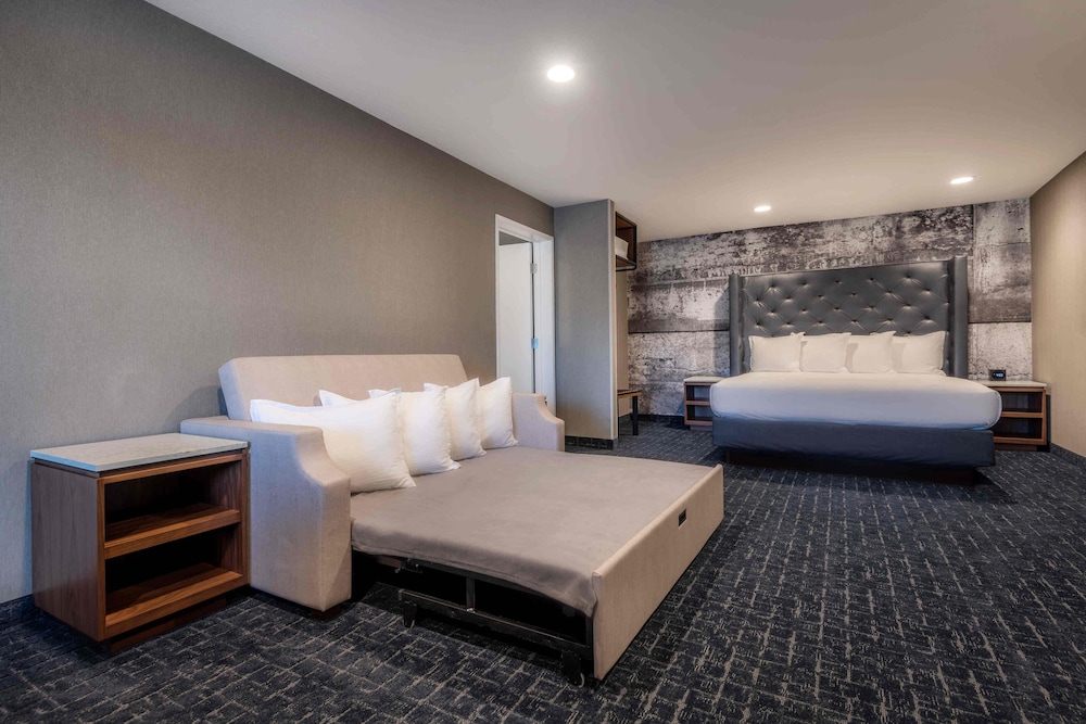 Two Room Family Suite - Photo 4