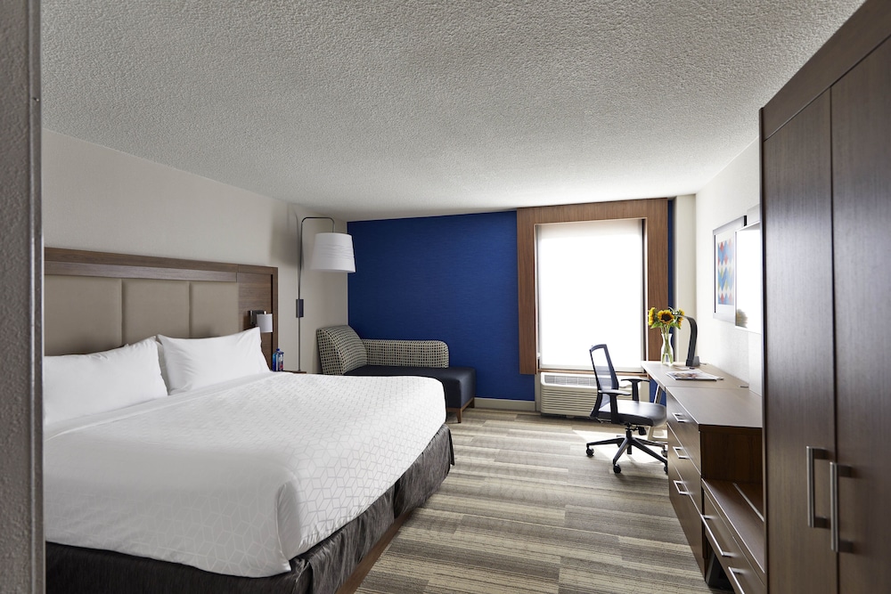 Suite, 1 Bedroom - Photo 2