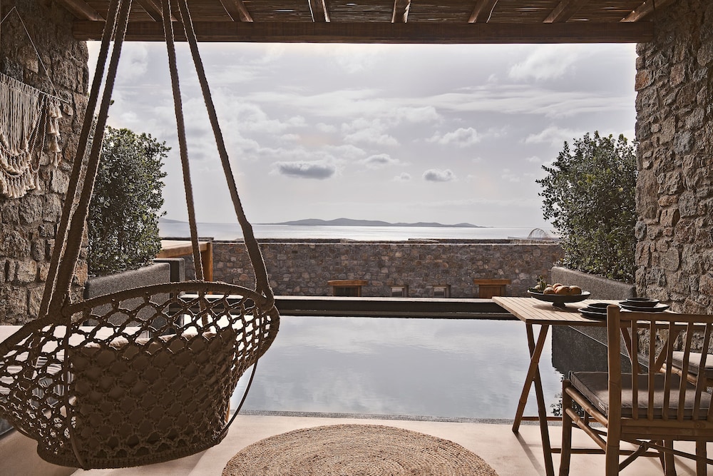 Delos Sea View Suite with Hot Tub - Photo 9