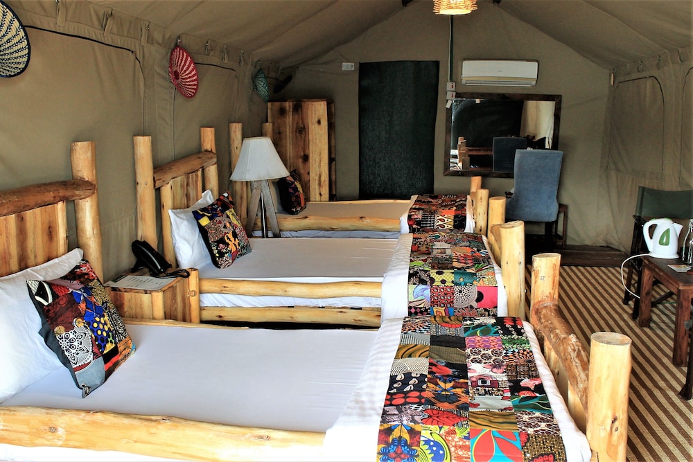 Luxury Tent, Multiple Beds photo 2