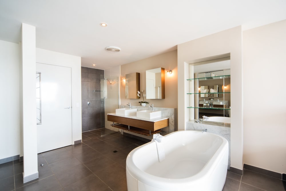 1 Bedroom Apartment Ocean View