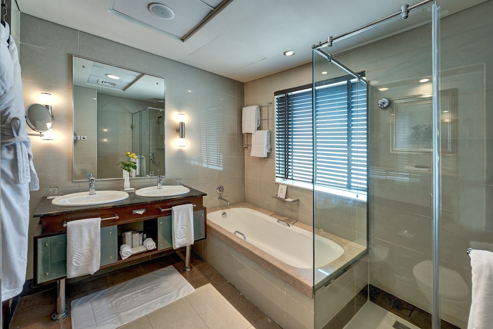 Family Suite, 1 Bedroom (King and Twin Bed)