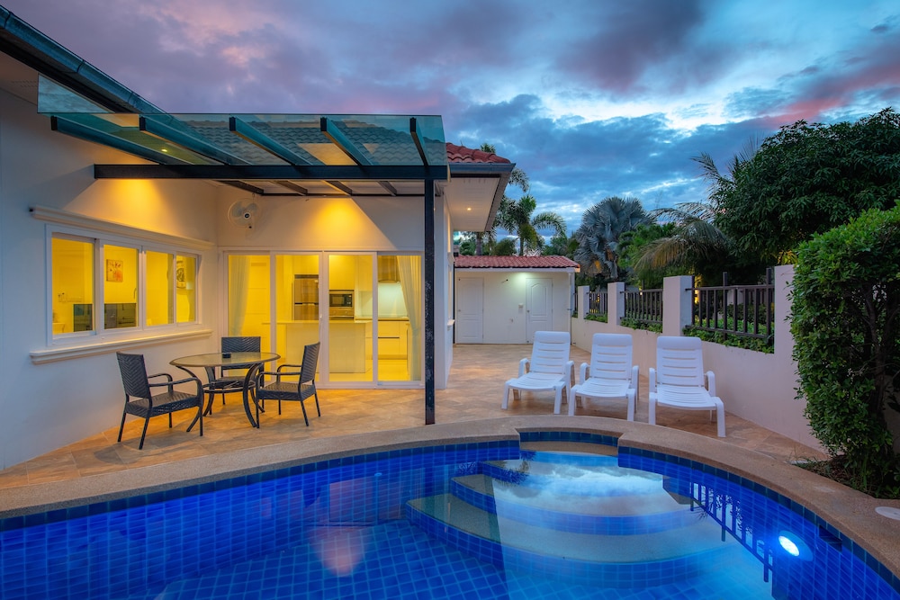 Standard Villa, 4 Bedrooms, Non Smoking, Kitchen - Photo 5