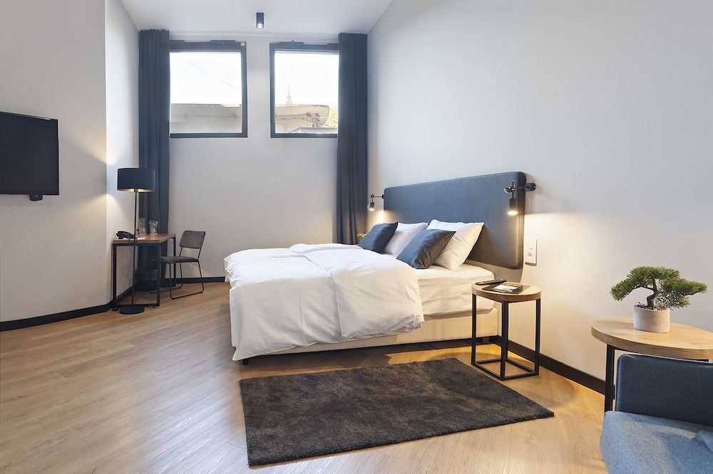 Superior Double or Twin Room - Photo 8