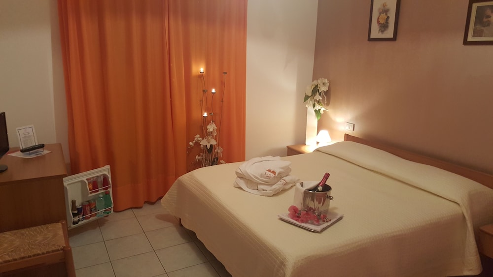 Standard Double or Twin Room photo 2
