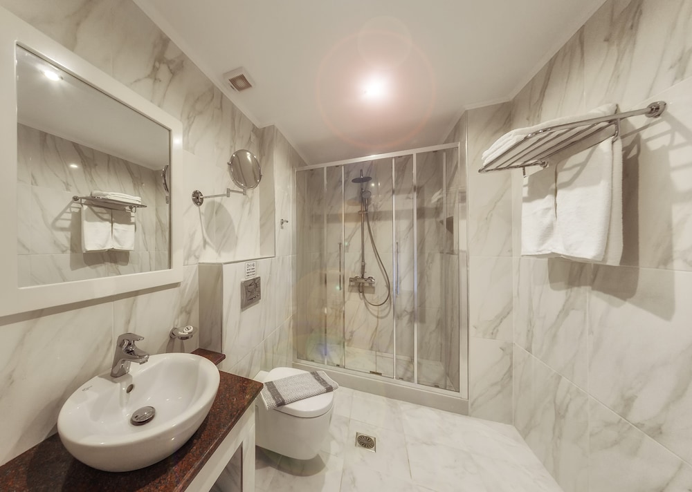 Standard Double or Twin Room, Pool View - Photo 11