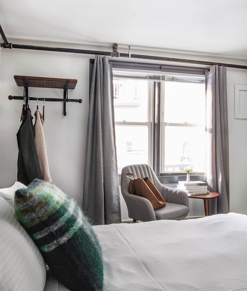Room, 1 King Bed photo 2