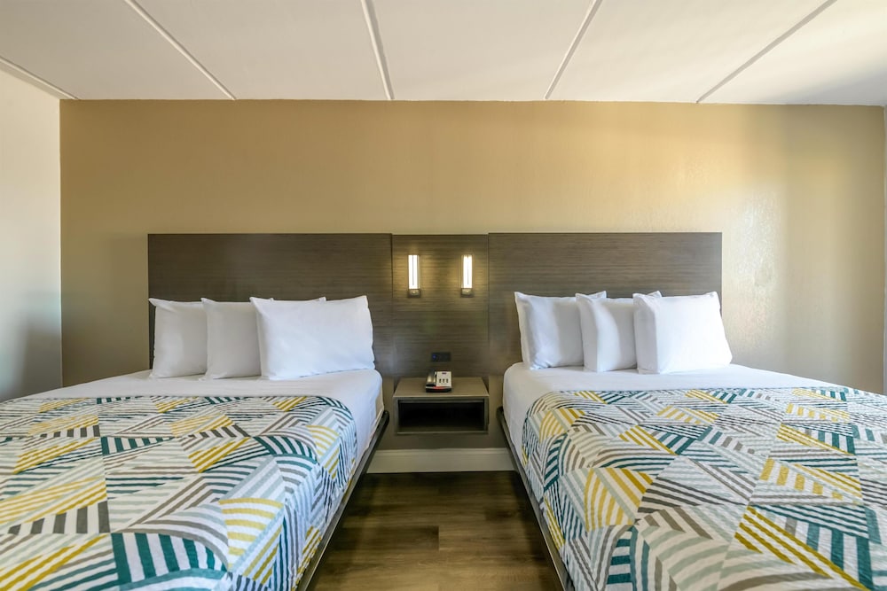 Deluxe Room, 2 Queen Beds, Non Smoking, Kitchenette photo 1