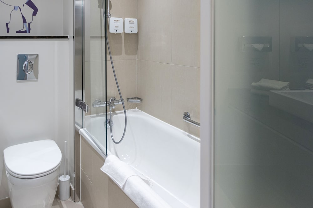 Standard double room with a double bed or twin beds - Photo 5
