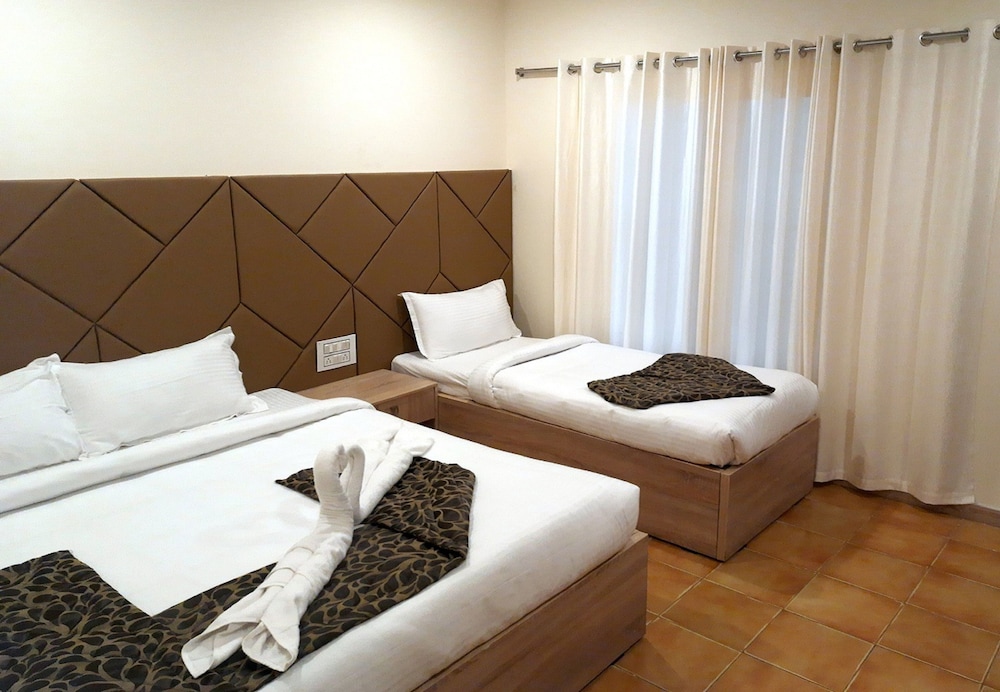 Deluxe Triple Room - Photo 8