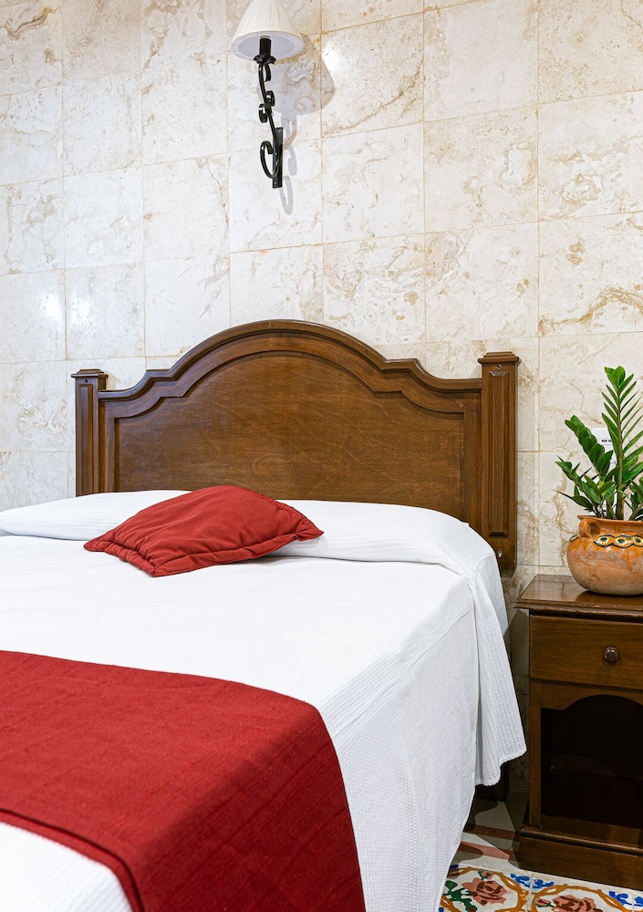 Standard Room, 1 King Bed, Non Smoking, Garden View photo 2