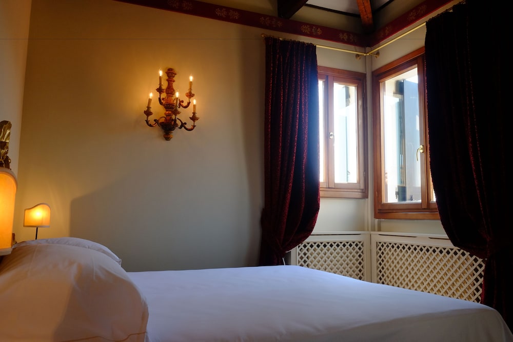 Superior Double Room, Terrace, Canal View photo 3