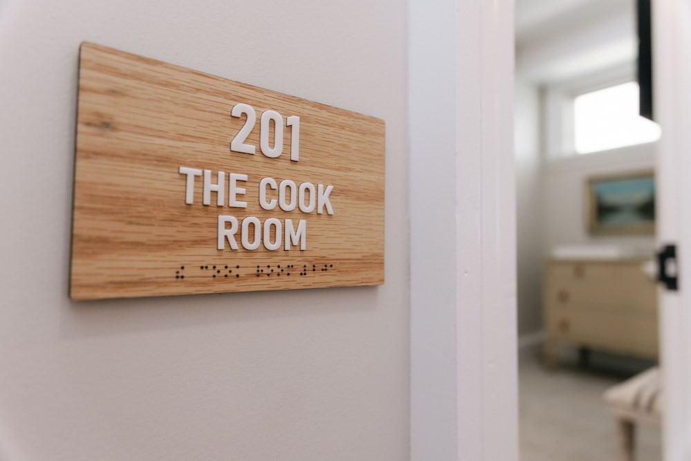 City Room photo 3