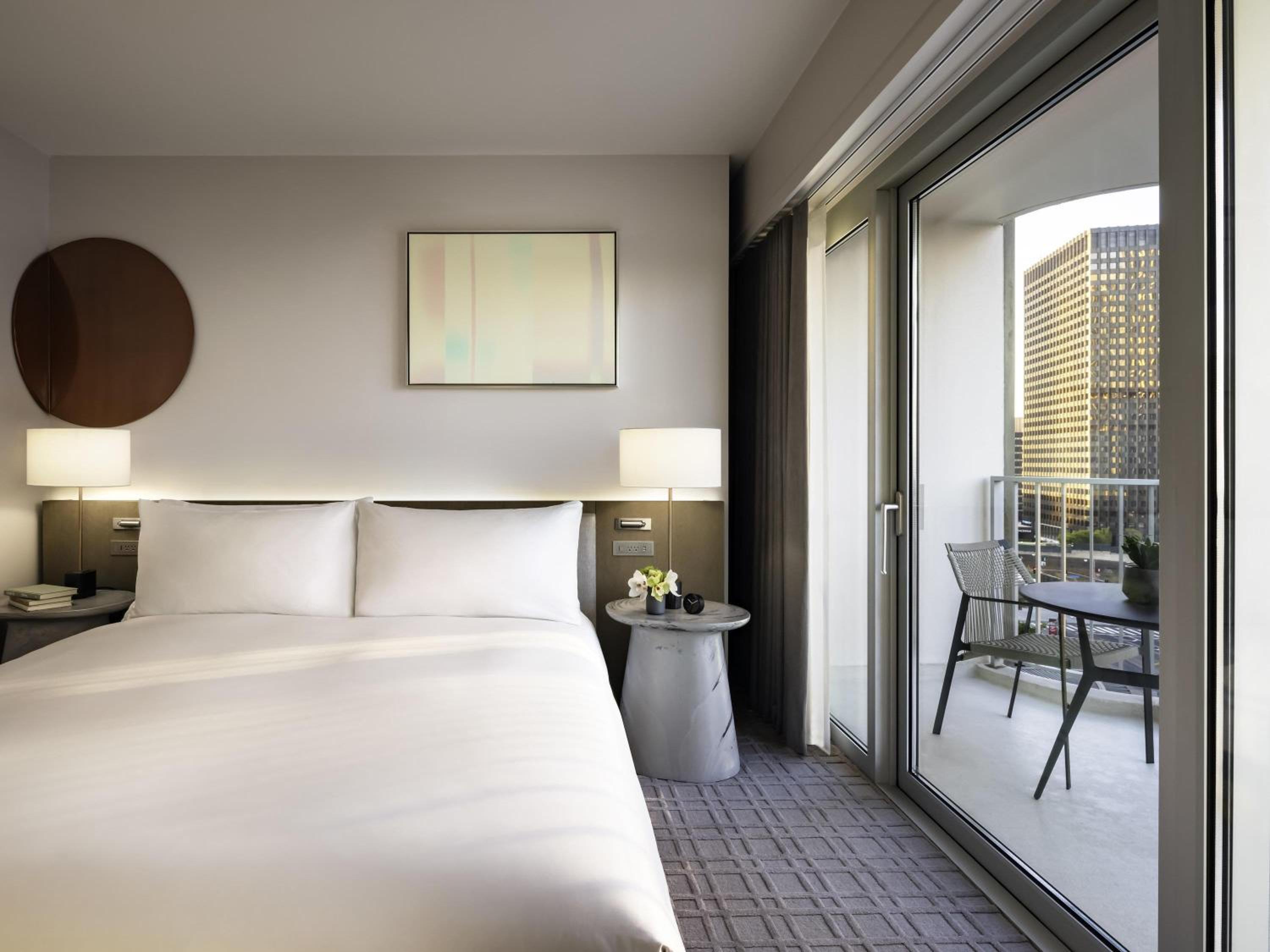 Directors One Bedroom King Suite with Lounge Access