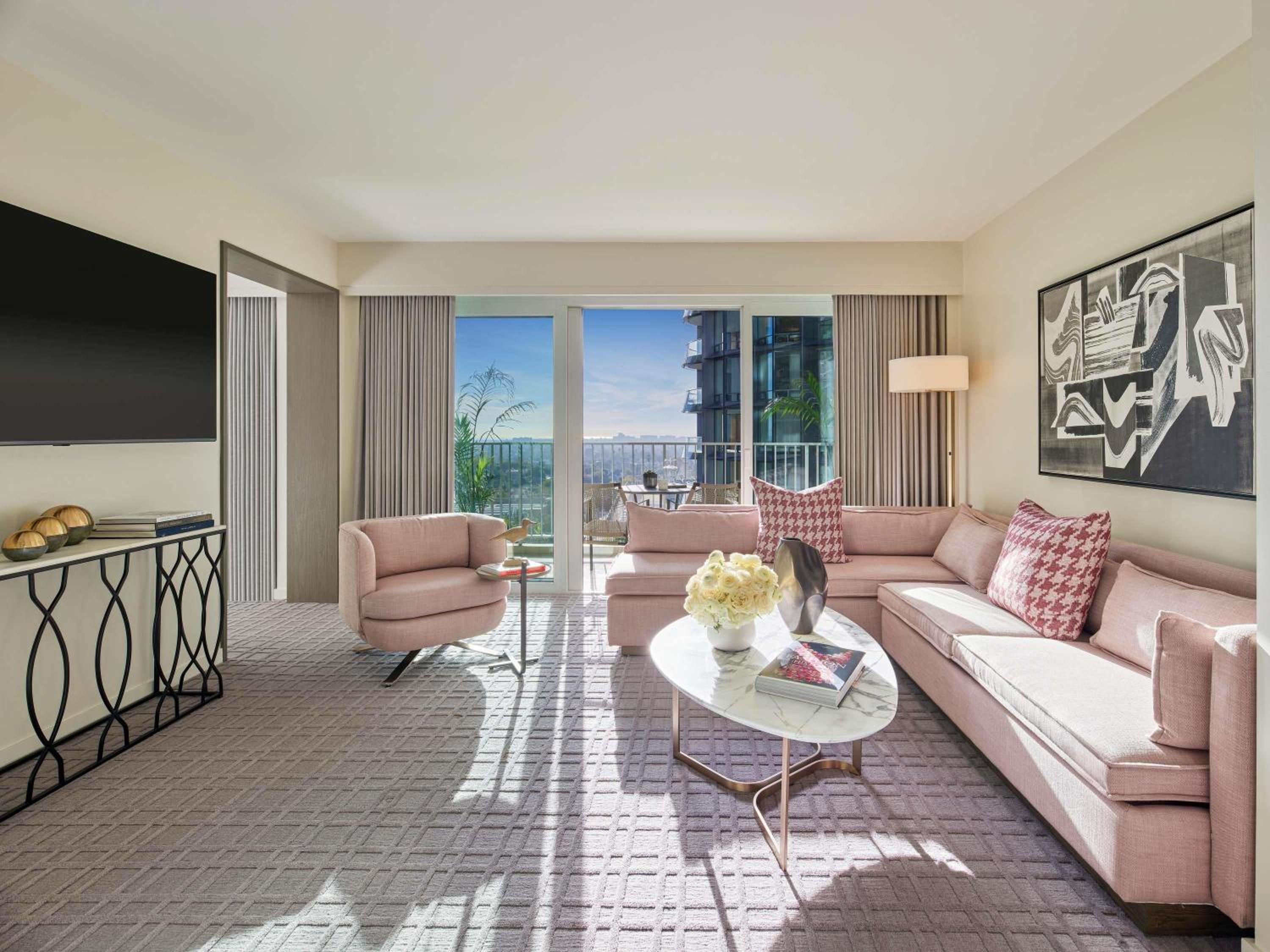 Producers One Bedroom Suite with Roll-In Shower and Lounge Access - Mobility Hearing Access