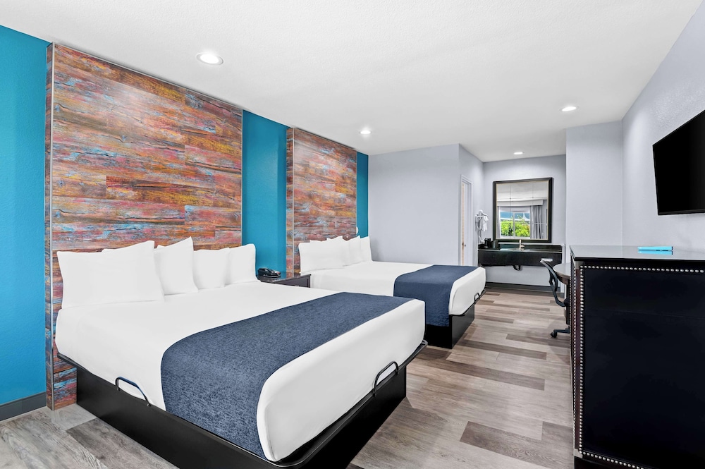 Suite, Multiple Beds, Non Smoking - Photo 4