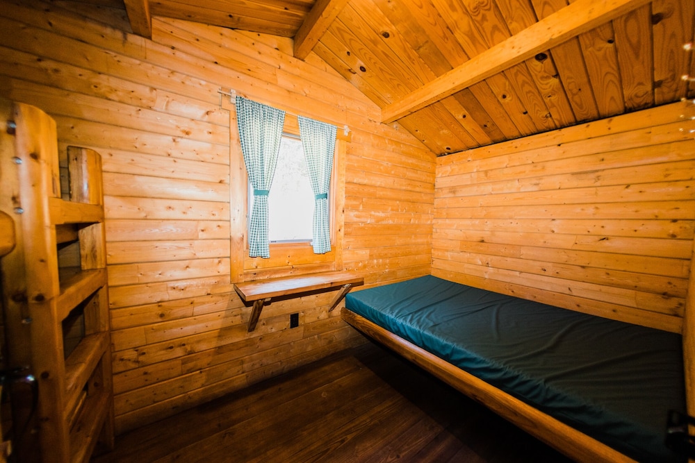 Traditional Cabin photo 2