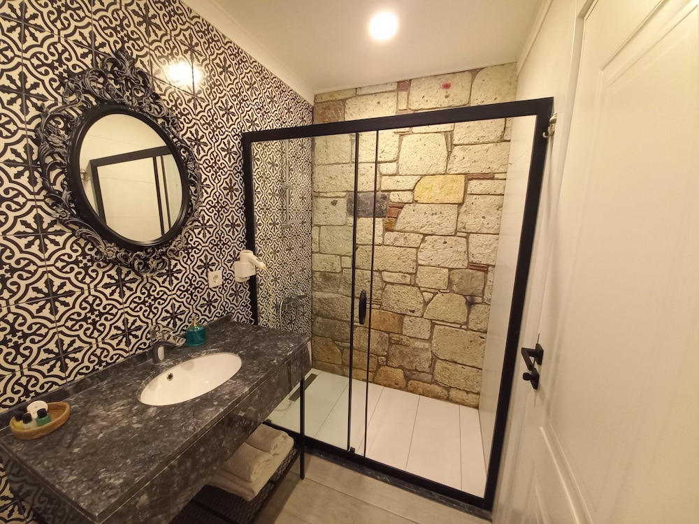 Standard Quadruple Room - Photo 9