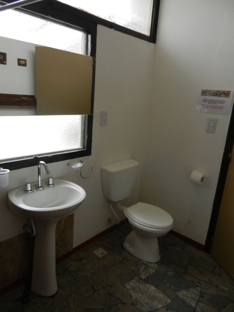Basic Double Room, 1 Double Bed, Private Bathroom photo 2
