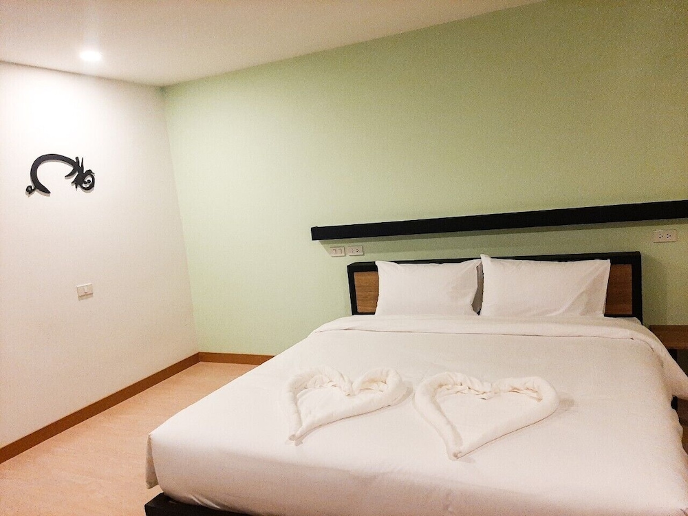 Superior King Bed Room - Photo 7