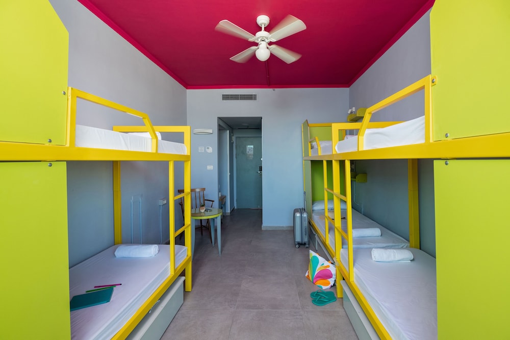 1 Bed in 6 Bed Female Dorm photo 2