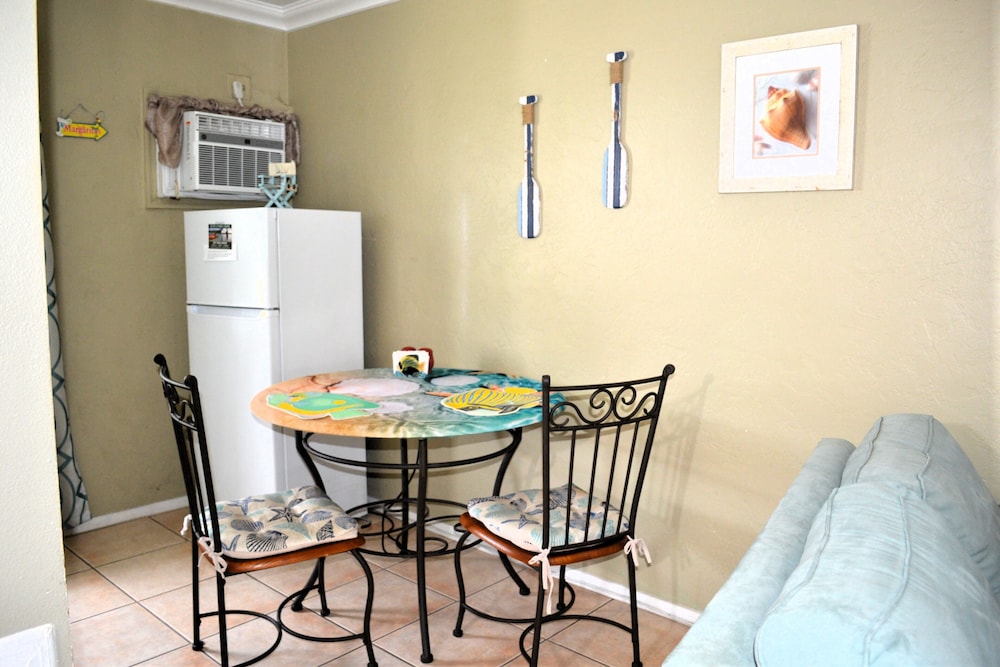 Family Double Room, Multiple Beds, Kitchenette photo 2