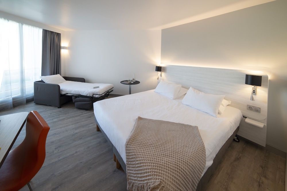 Family Room, Multiple Beds (Classic) photo 2