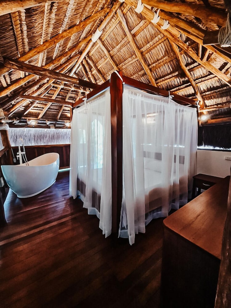 Classic Cabin, Private Bathroom, Mountain View photo 1