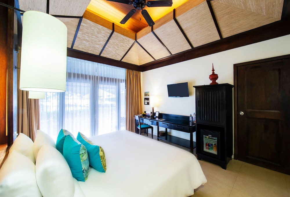 Superior Room, Sea View - Photo 13