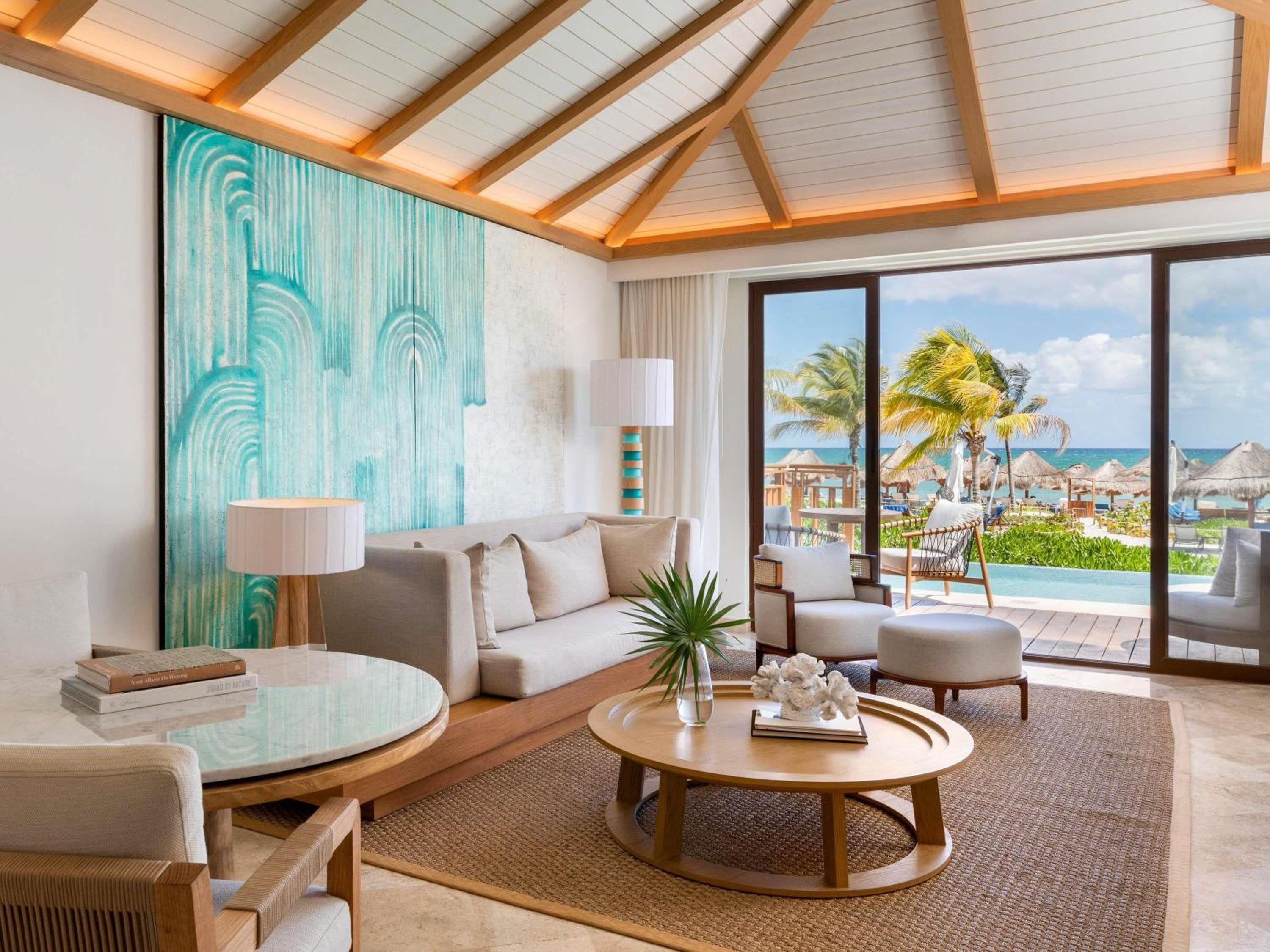Beach Front King Suite with Infinity Pool and Butler Service