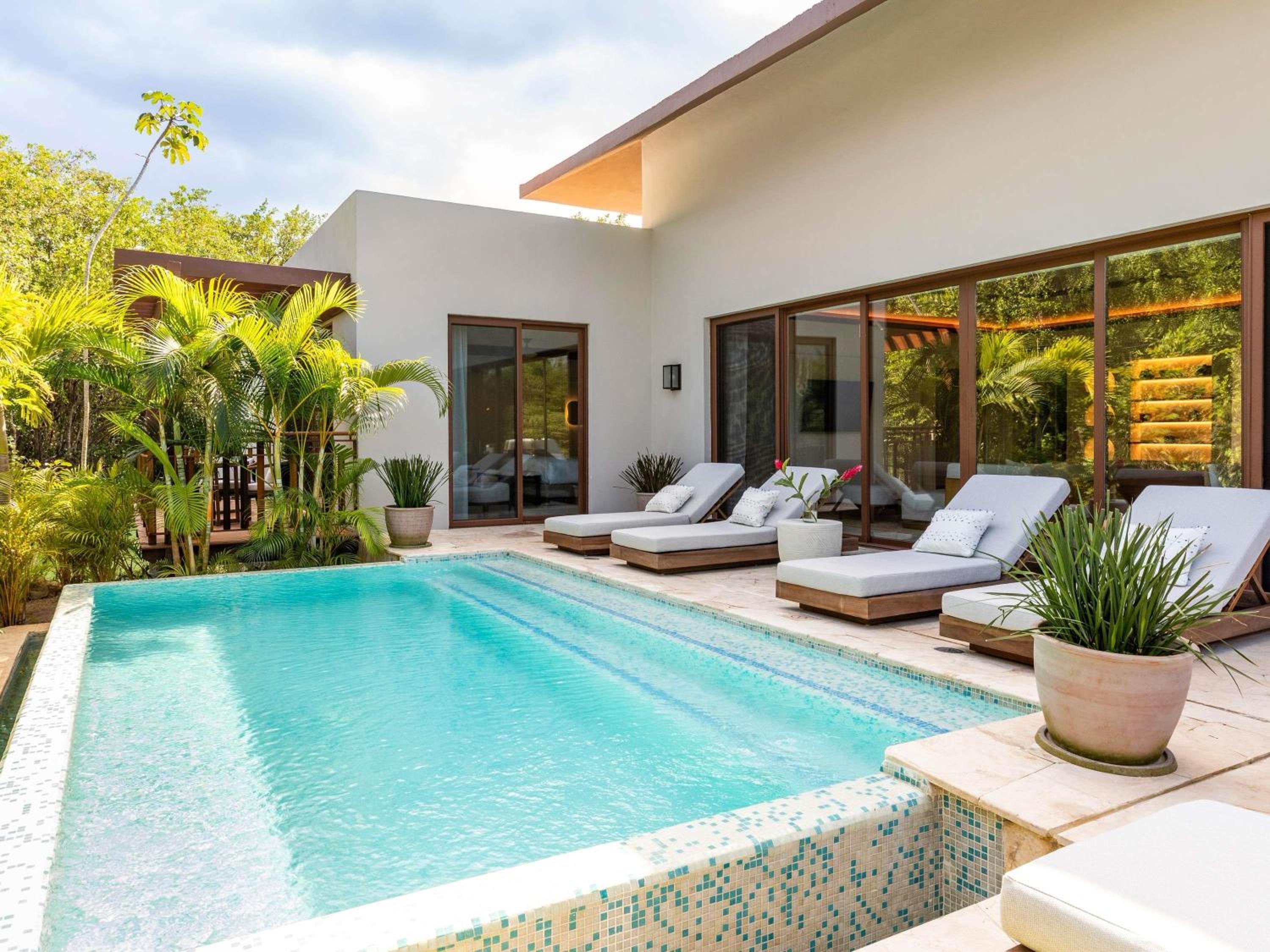 Tortuga Presidential King Suite with Infinity Pool and Lagoon View - Butler Service