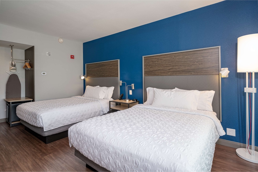 Room, 2 Queen Beds, Accessible (Hearing) - Photo 2