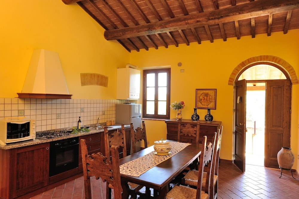 Luxury Apartment, 3 Bedrooms, Smoking, Garden View photo 3
