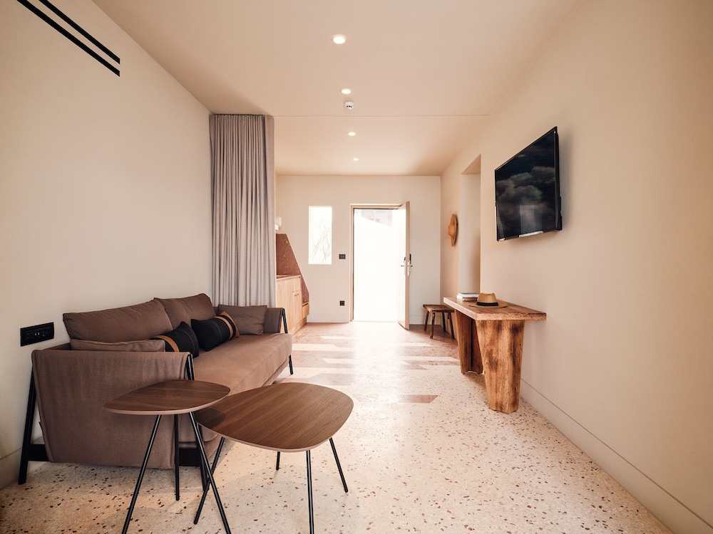 Euphoria Private Pool Suite - Photo 2