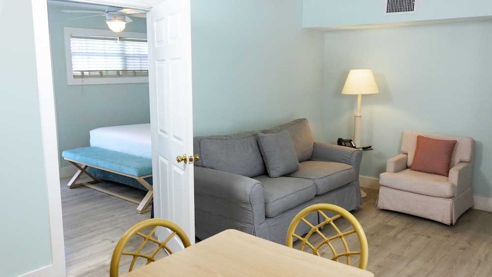 Suite, 1 Bedroom - Photo 5