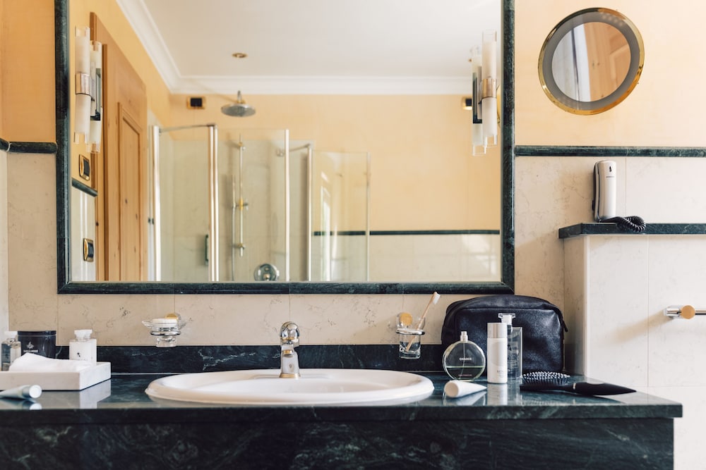 Premier Suite - Photo 10