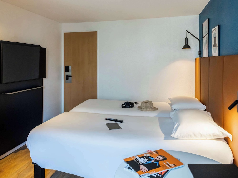 Standard Room, 2 Twin Beds - Photo 3