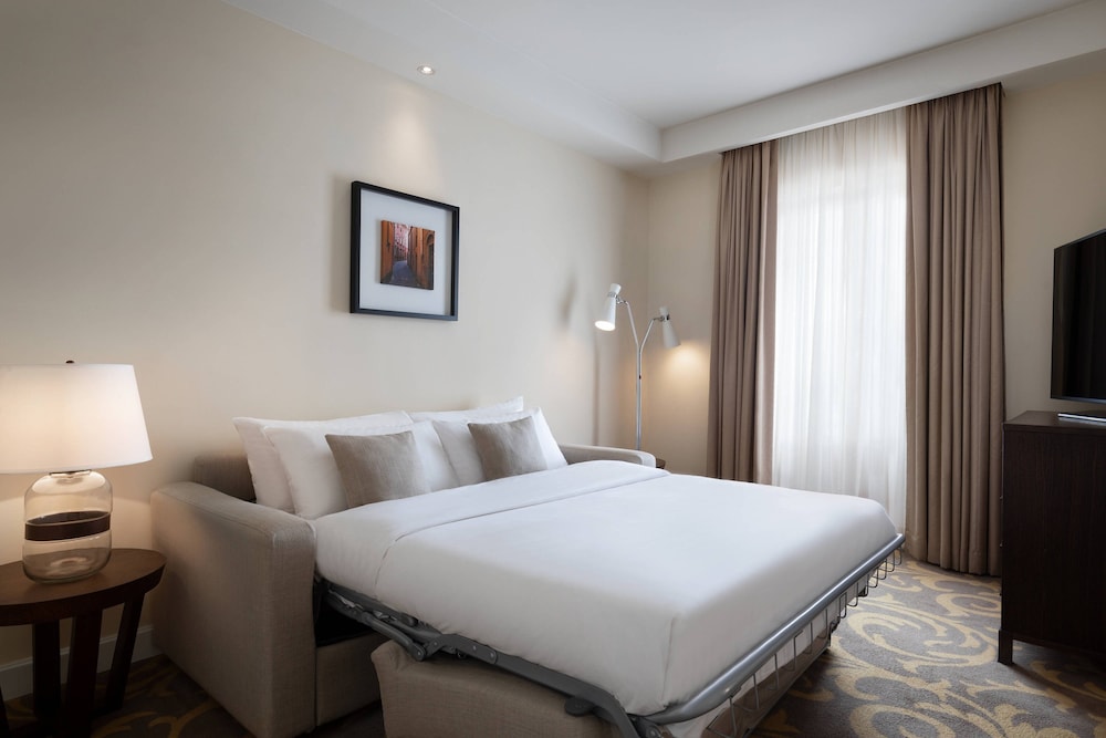 Deluxe Suite, 1 Bedroom, Balcony - Photo 2