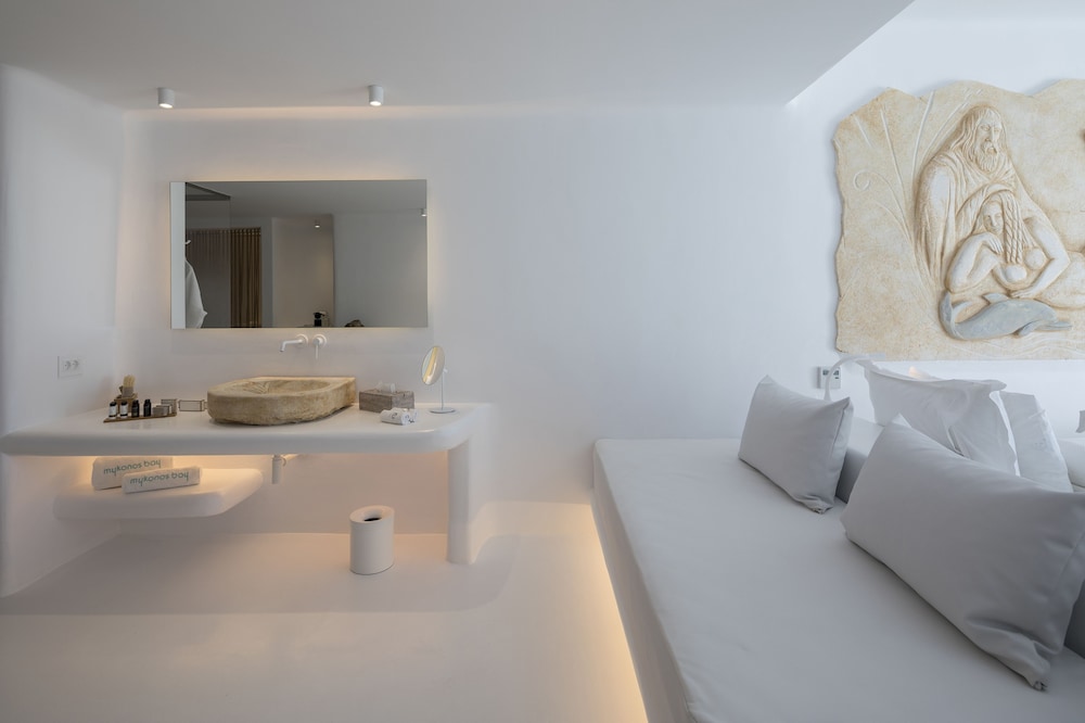 Luxury Suite, 1 Bedroom, Jetted Tub, Annex Building, Private Pool - Photo 4