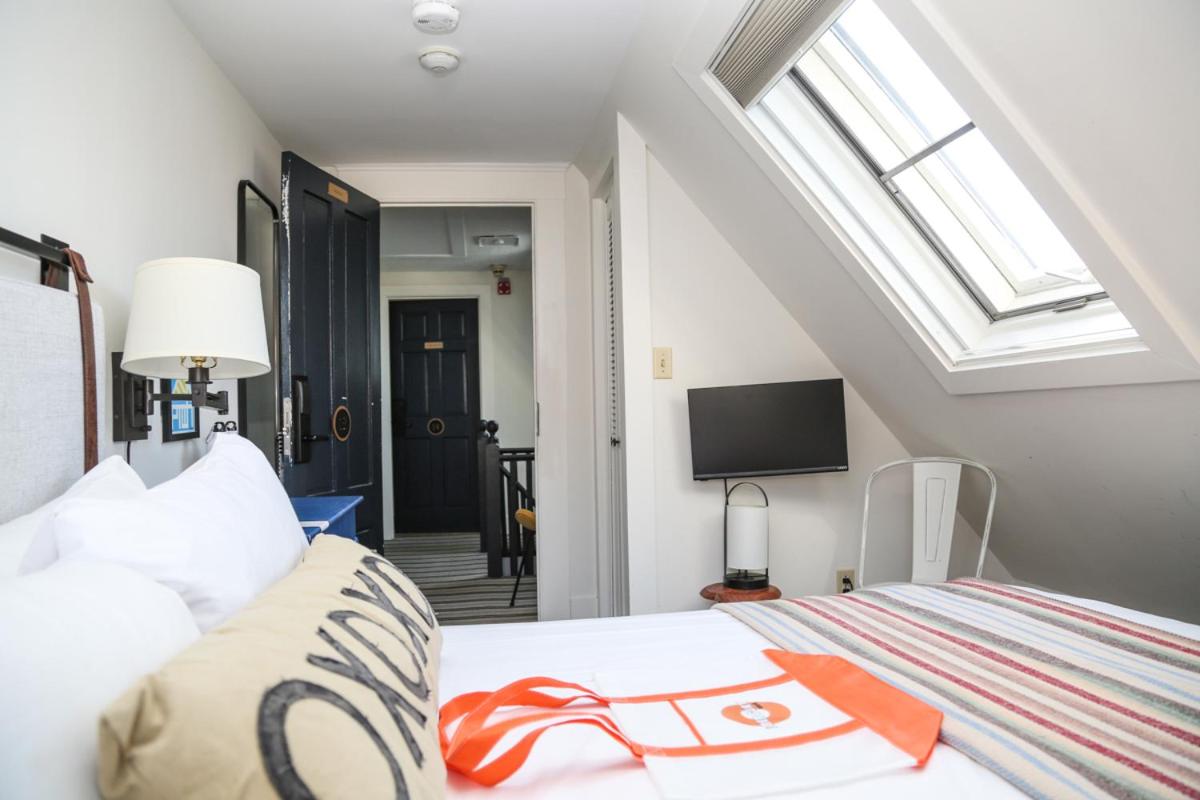 Standard Double Room with Shared Bathroom photo 3