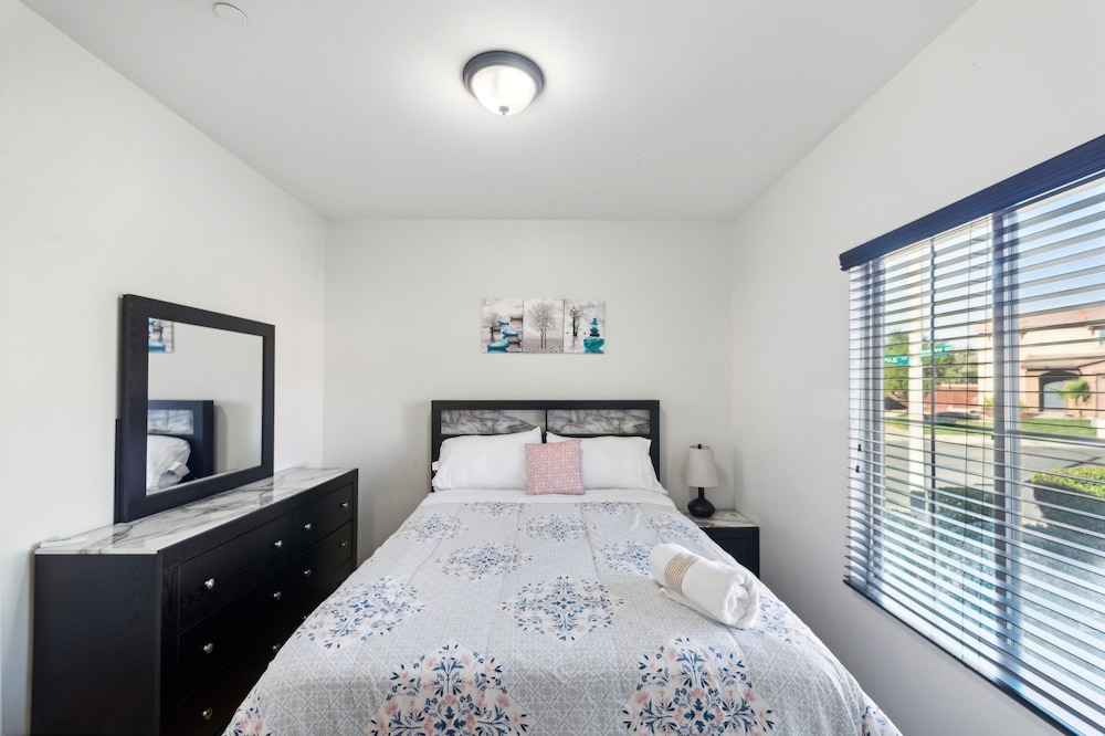House, 4 Bedrooms photo 2