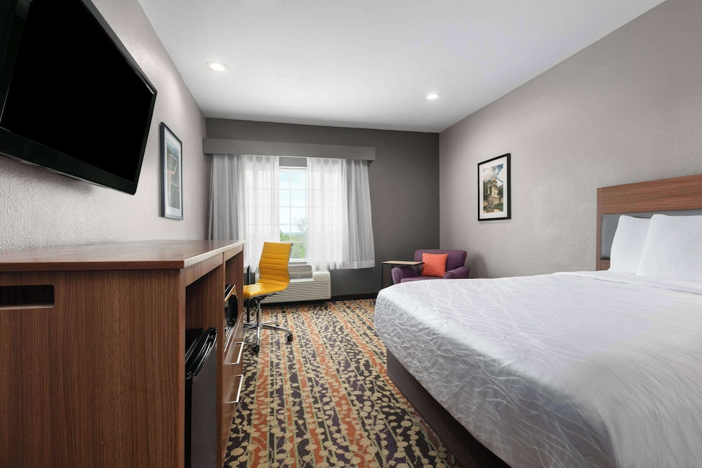 Room, 1 King Bed, Non Smoking - Photo 2