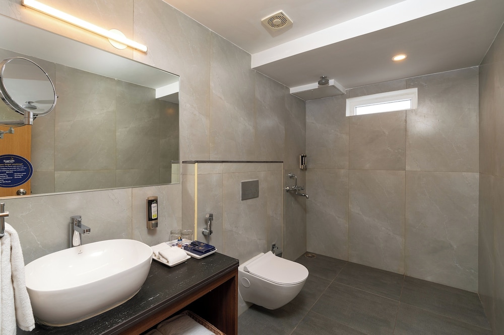 Junior Suite, 1 Bedroom - Photo 9
