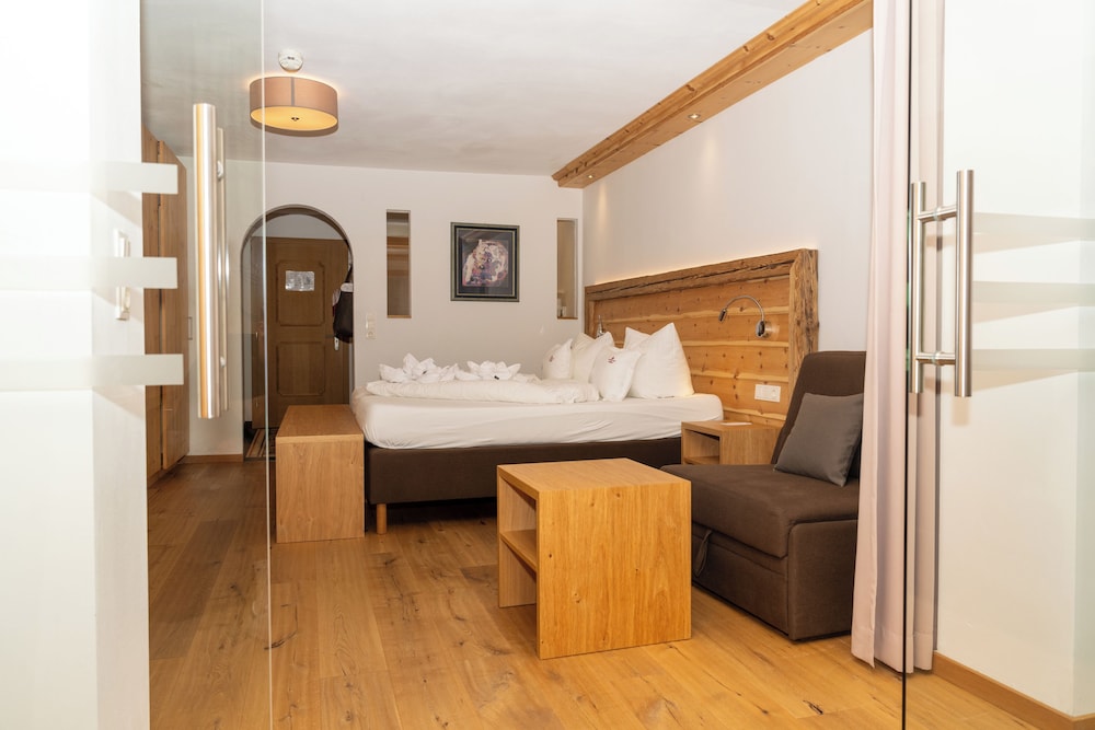 Deluxe Suite photo 2