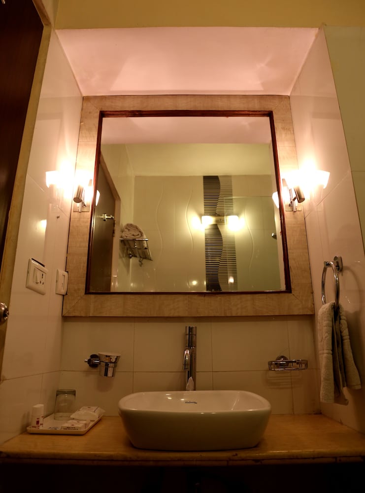 Deluxe Room - Photo 7