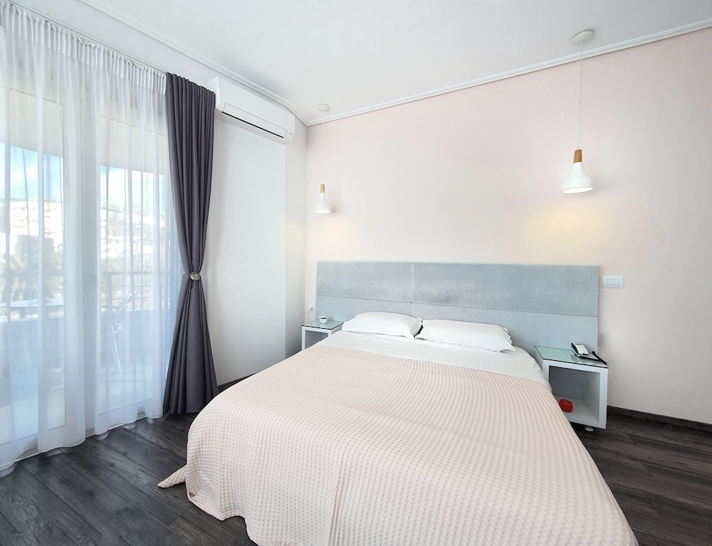 Junior Suite, 1 King Bed with Sofa bed, Ocean View (3) photo 2